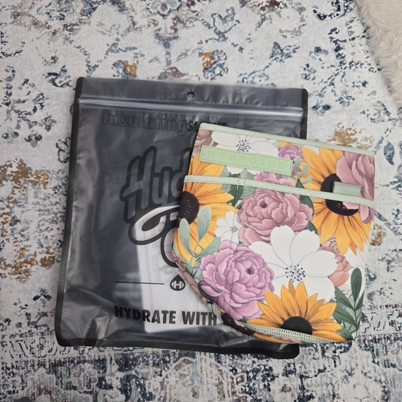 HydroJug Other - Hydrojug Sleeve Insulating Sleeve Pro Jug  Summer Floral